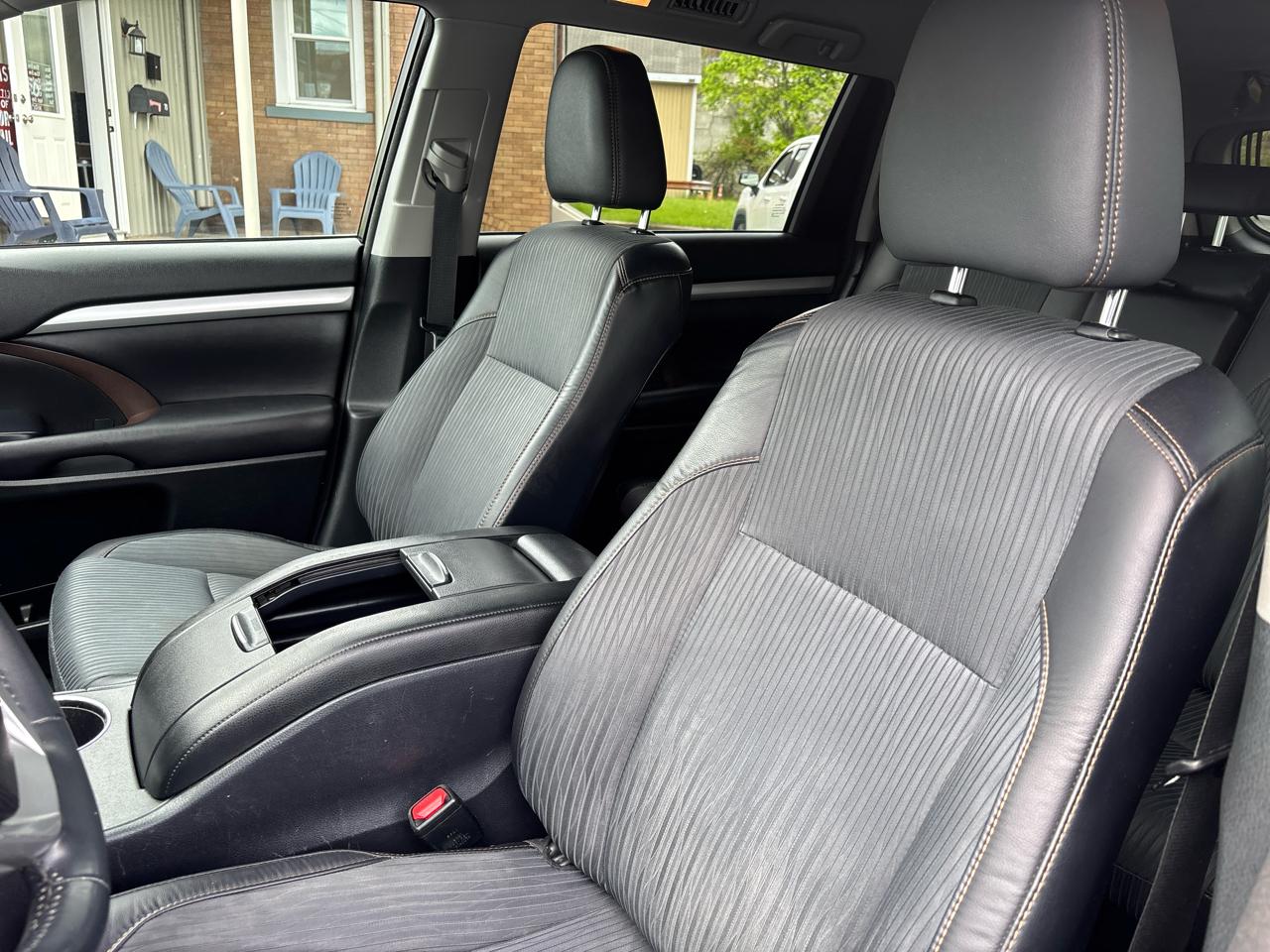 Toyota Highlander LE AWD V6 2016
