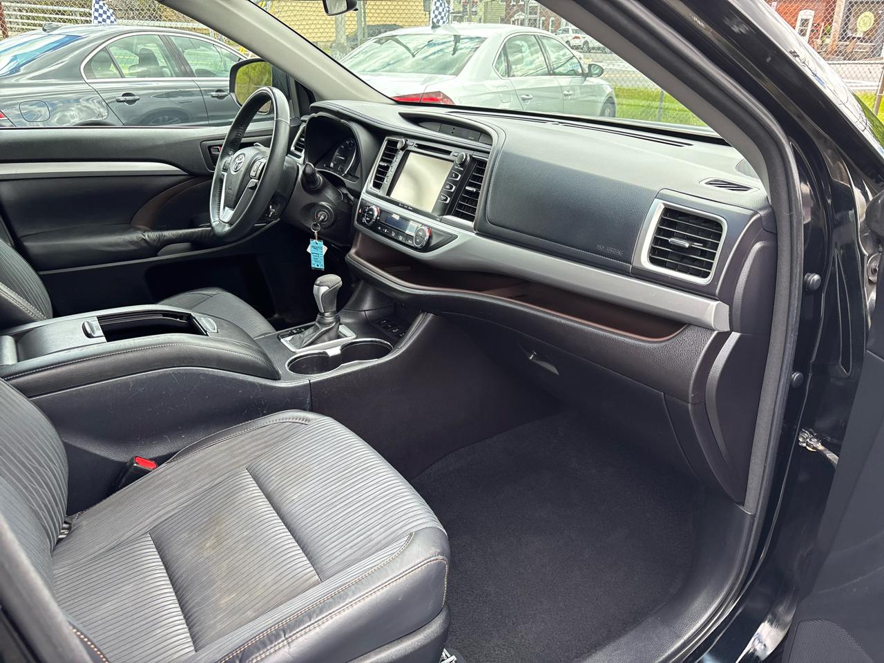 Toyota Highlander LE AWD V6 2016