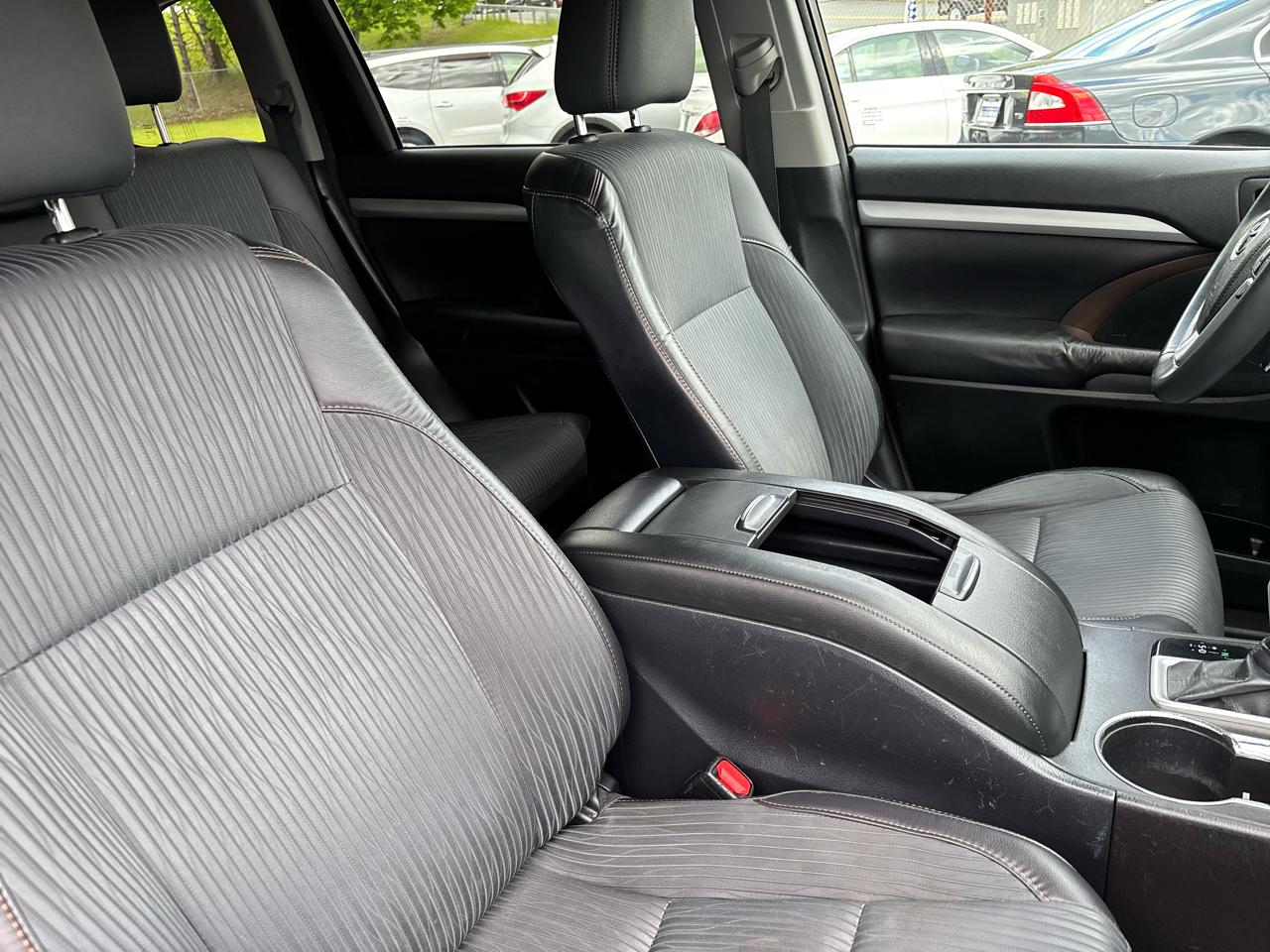Toyota Highlander LE AWD V6 2016