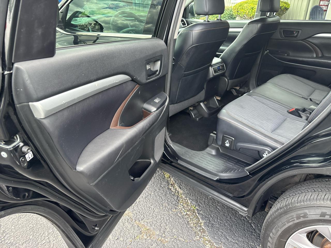 Toyota Highlander LE AWD V6 2016