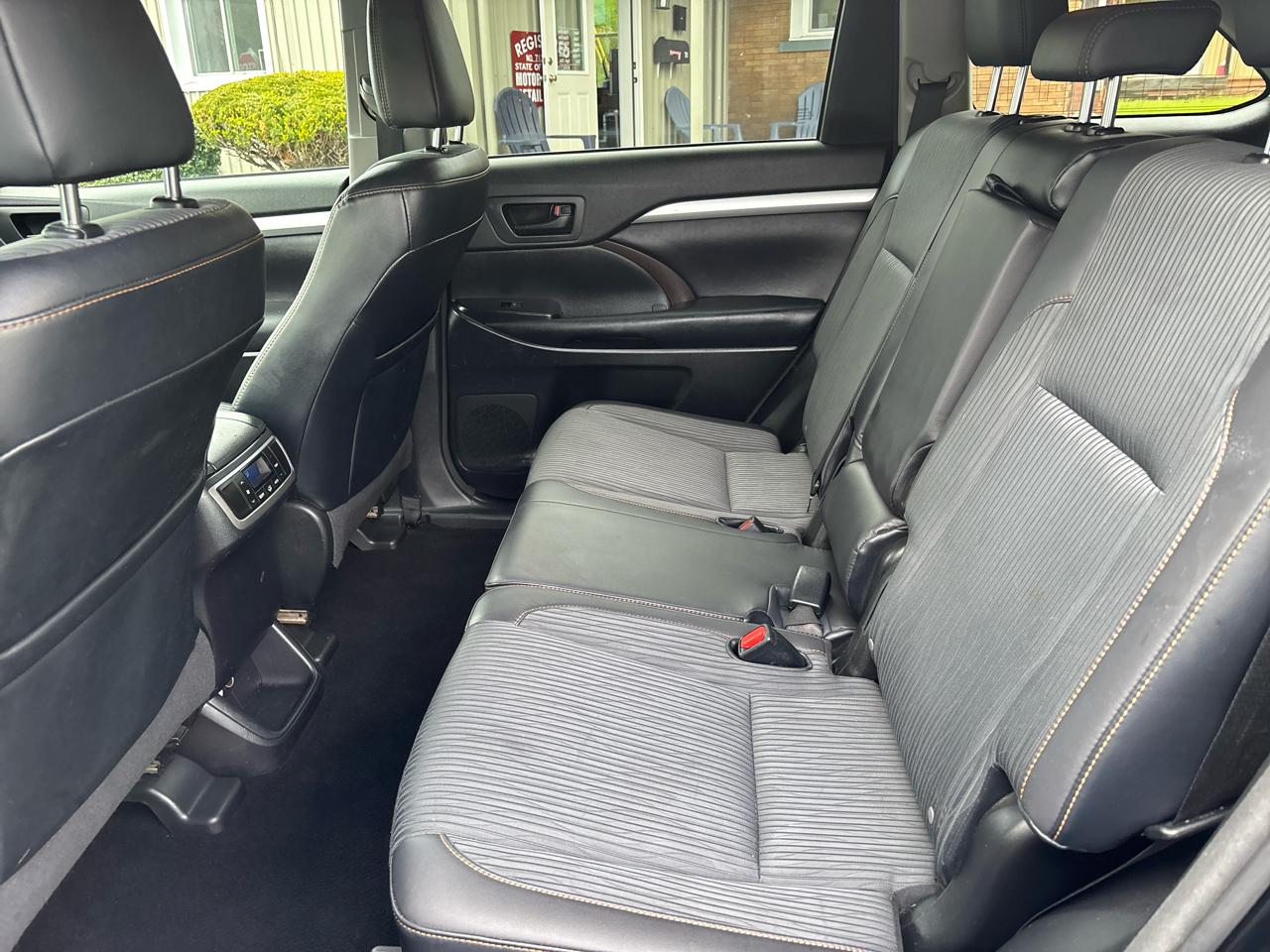 Toyota Highlander LE AWD V6 2016