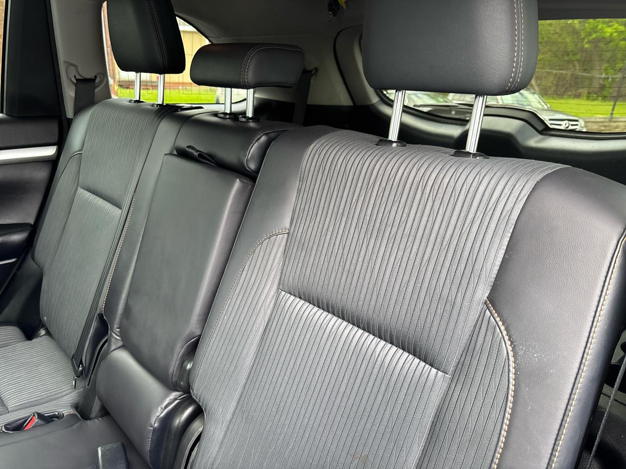 Toyota Highlander LE AWD V6 2016