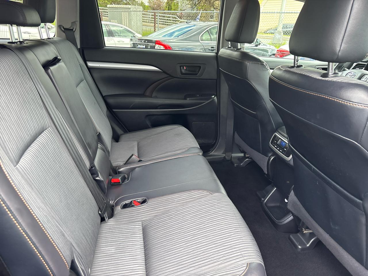 Toyota Highlander LE AWD V6 2016