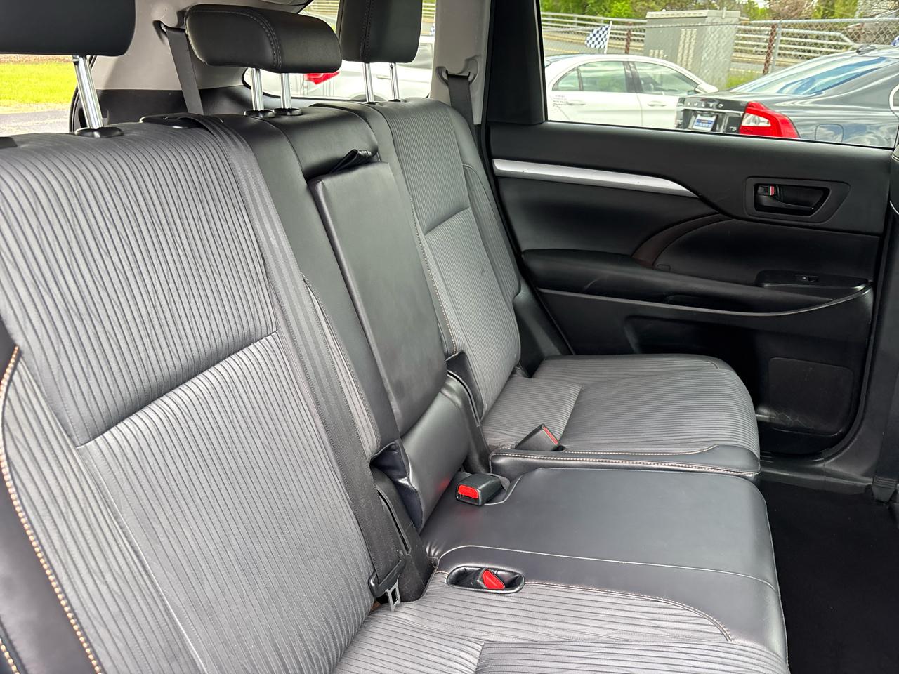 Toyota Highlander LE AWD V6 2016