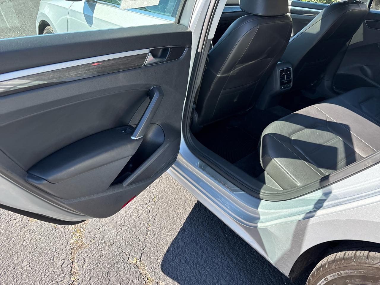 Volkswagen Passat SE 2018