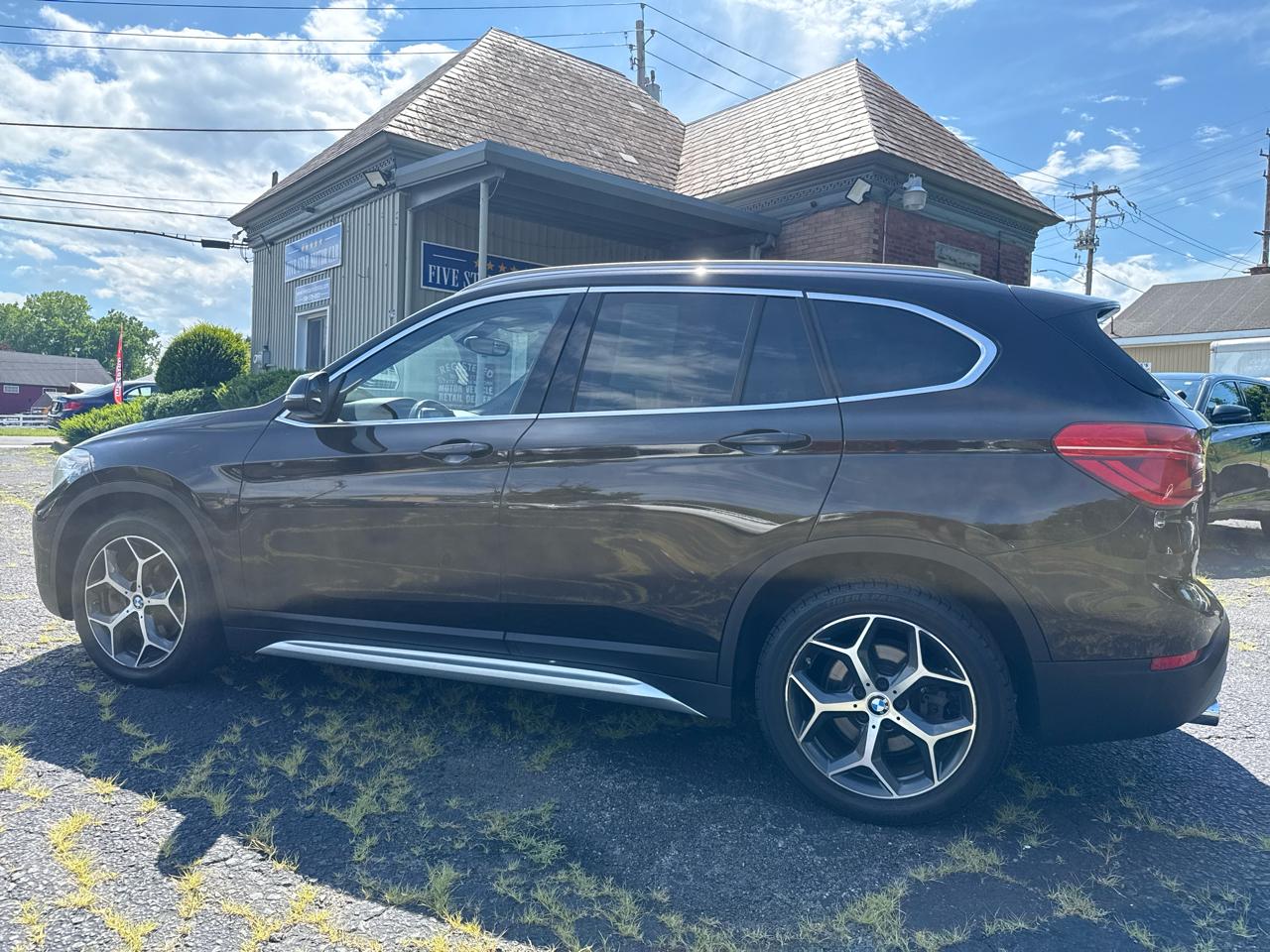 View vehicle photo 2