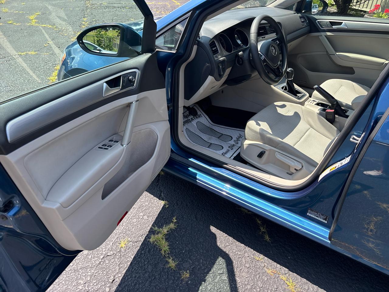 Volkswagen Golf 1.8T 4-Door S Manual 2017