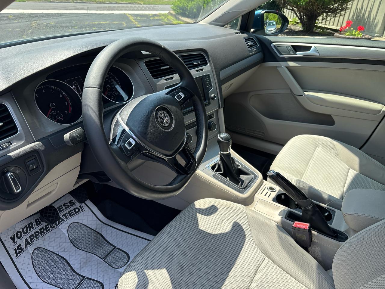 Volkswagen Golf 1.8T 4-Door S Manual 2017