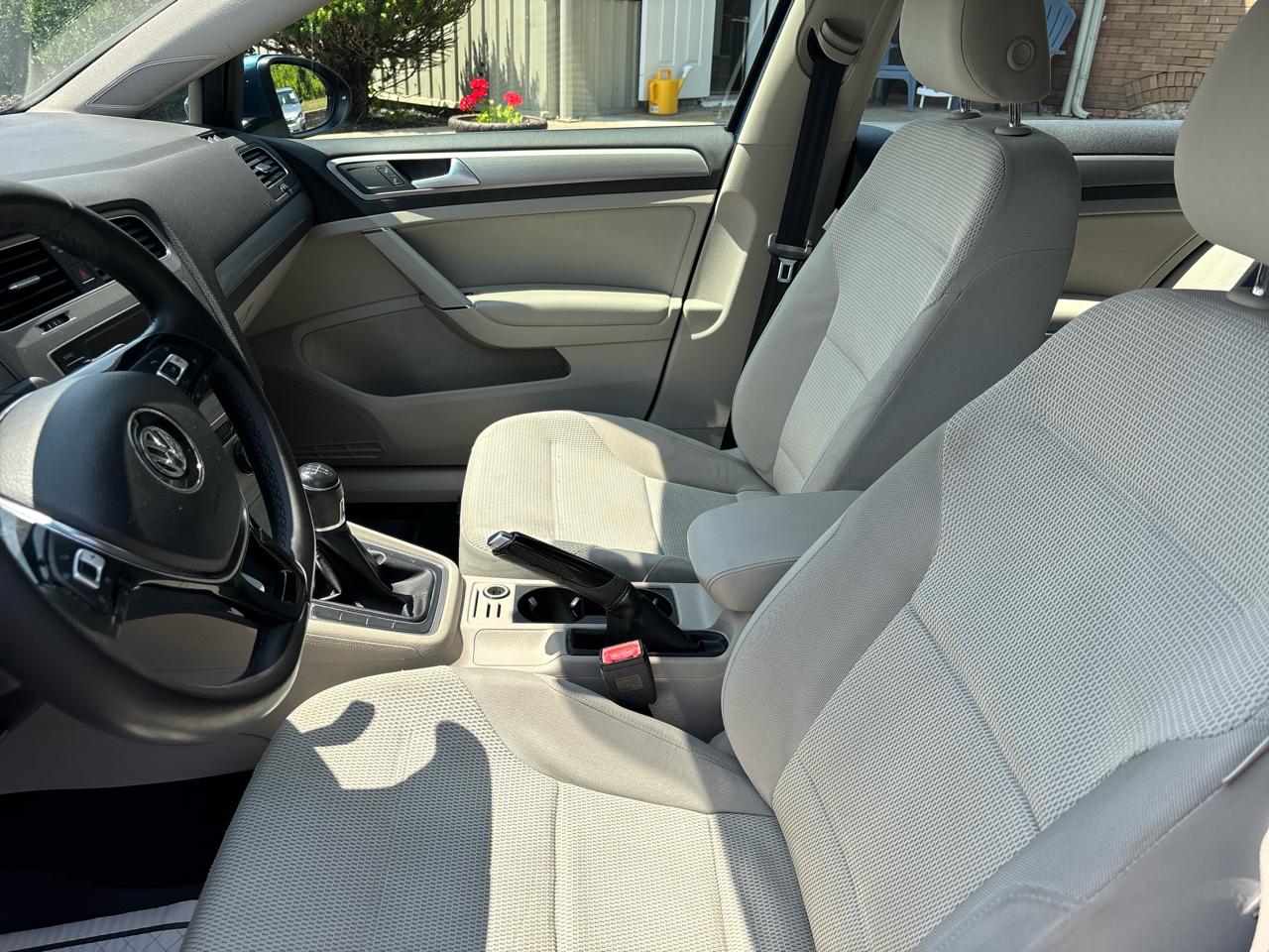 Volkswagen Golf 1.8T 4-Door S Manual 2017