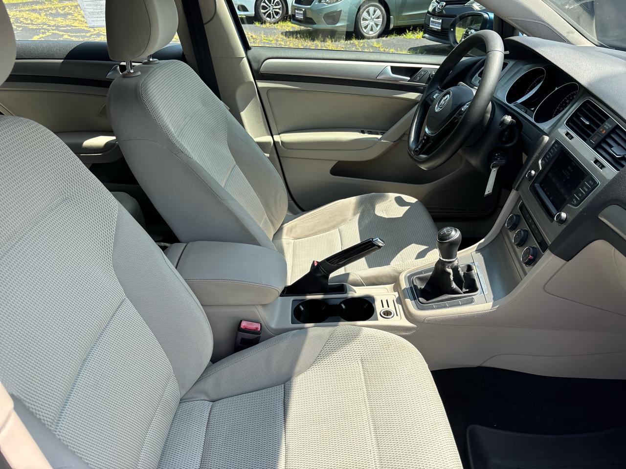 Volkswagen Golf 1.8T 4-Door S Manual 2017