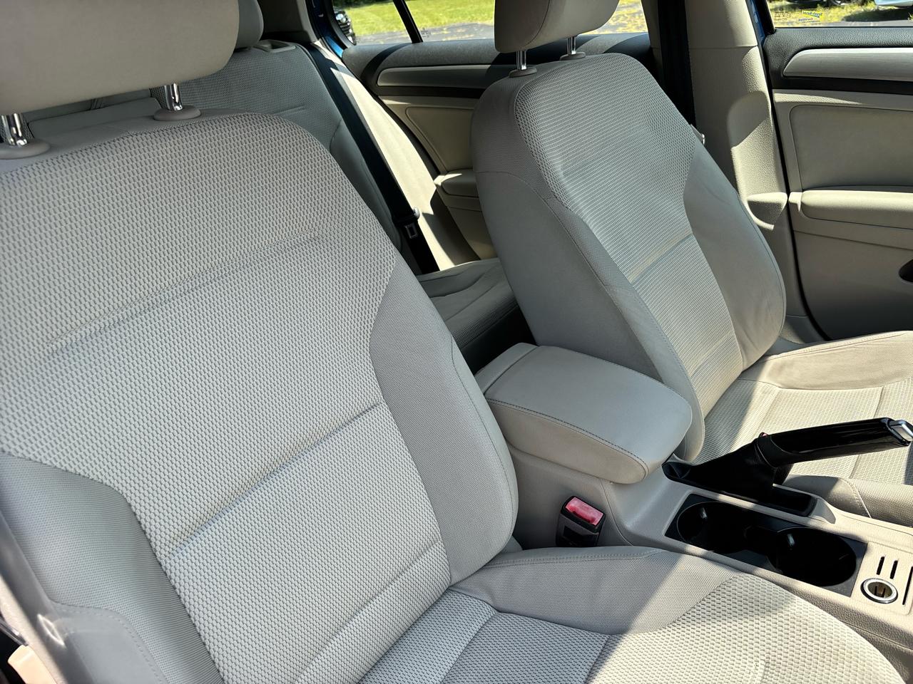 Volkswagen Golf 1.8T 4-Door S Manual 2017