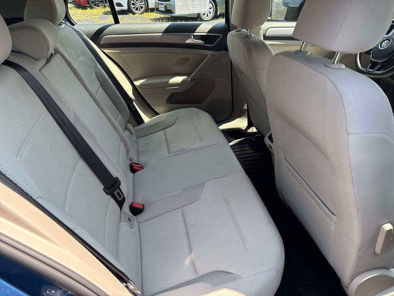 Volkswagen Golf 1.8T 4-Door S Manual 2017
