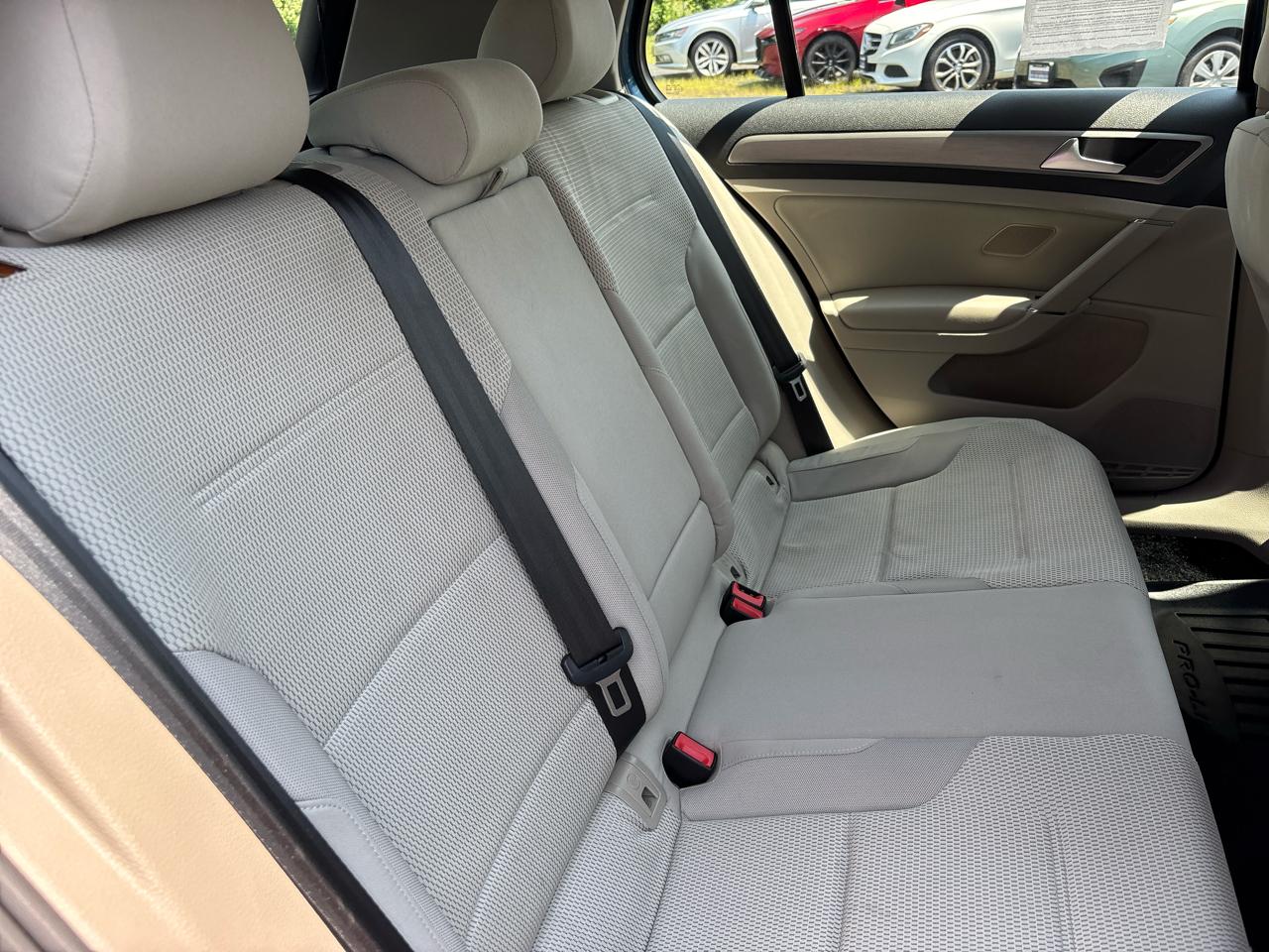Volkswagen Golf 1.8T 4-Door S Manual 2017