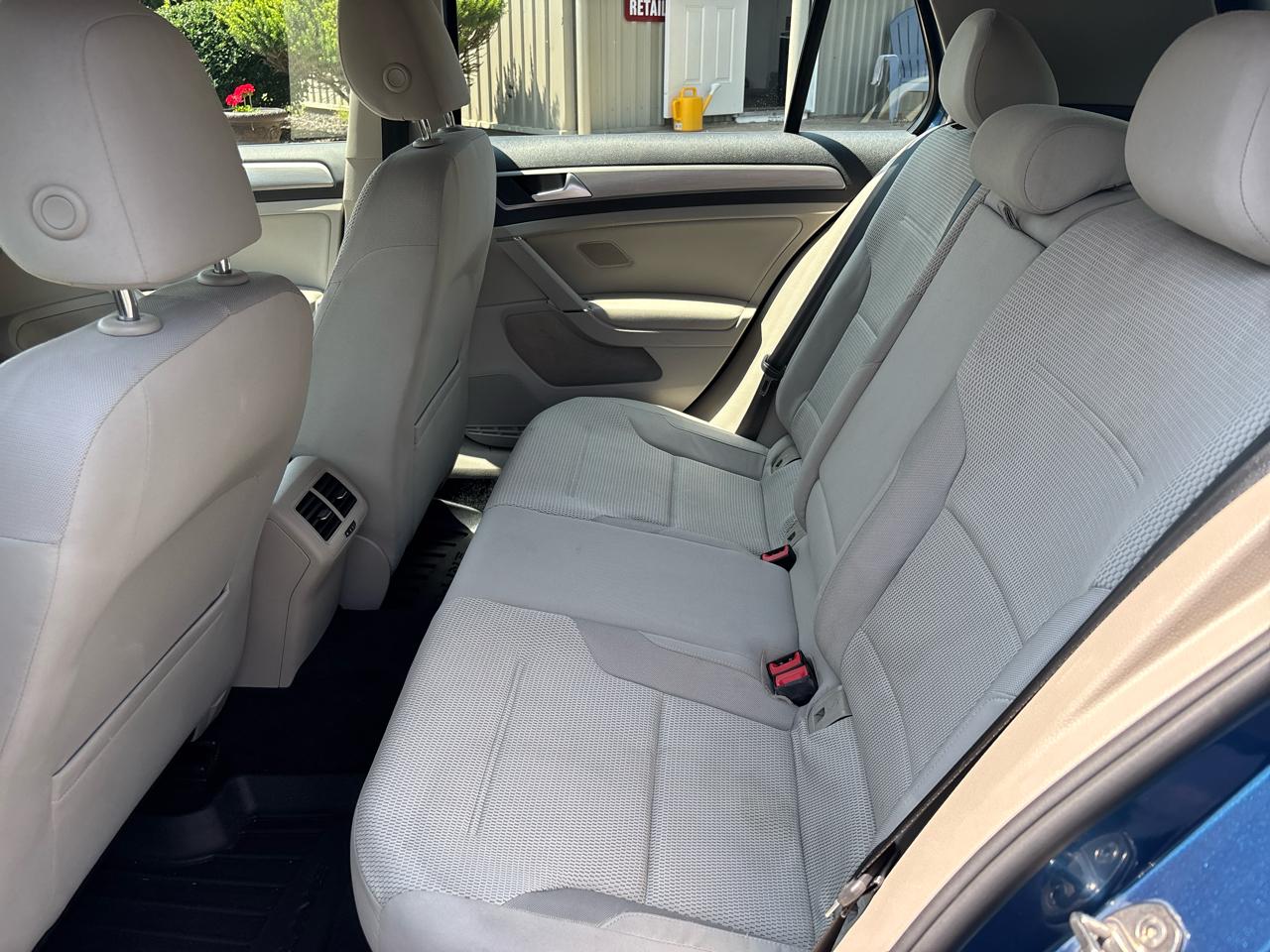 Volkswagen Golf 1.8T 4-Door S Manual 2017