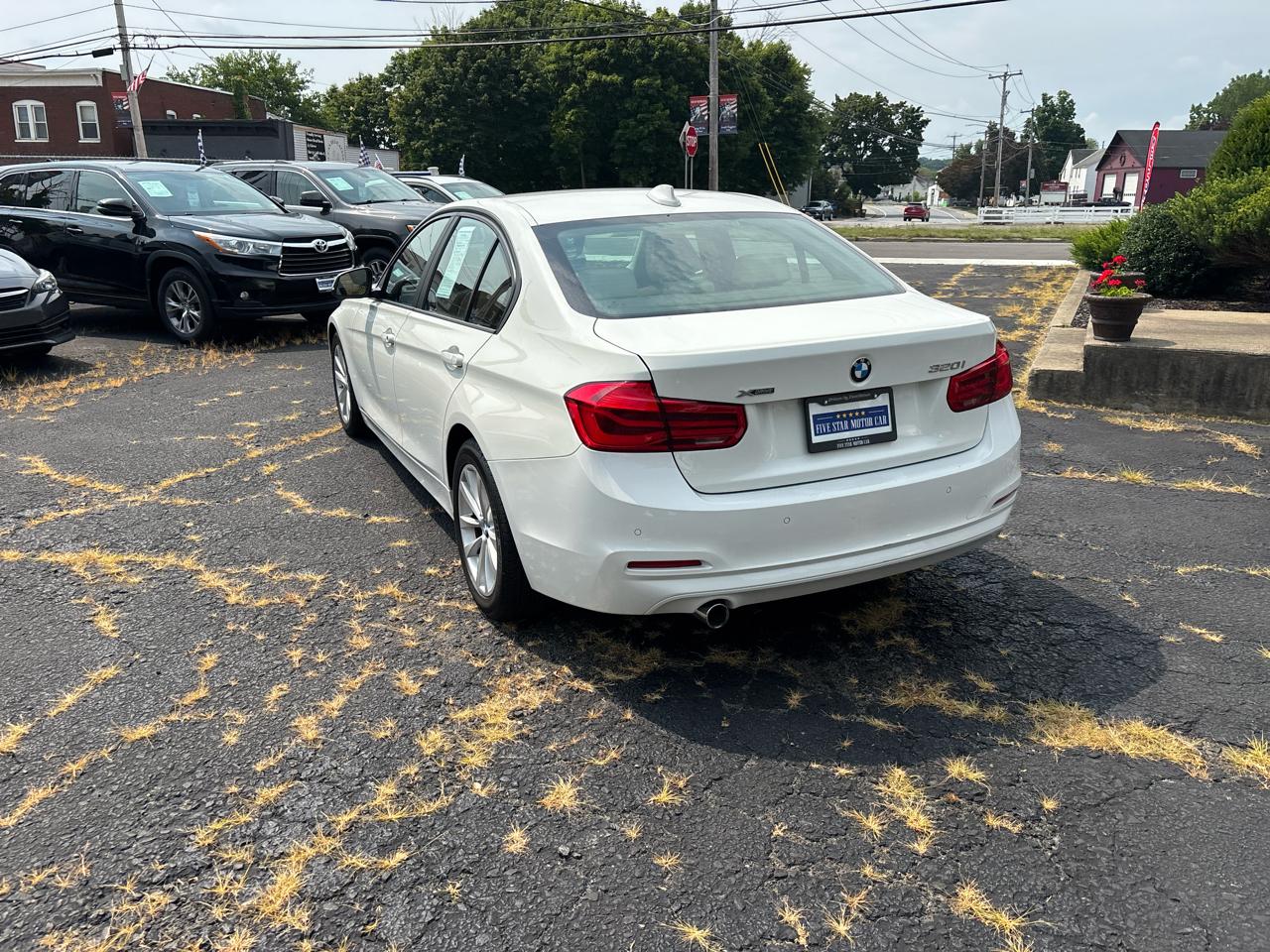 BMW 3-Series 320i xDrive Sedan 2017