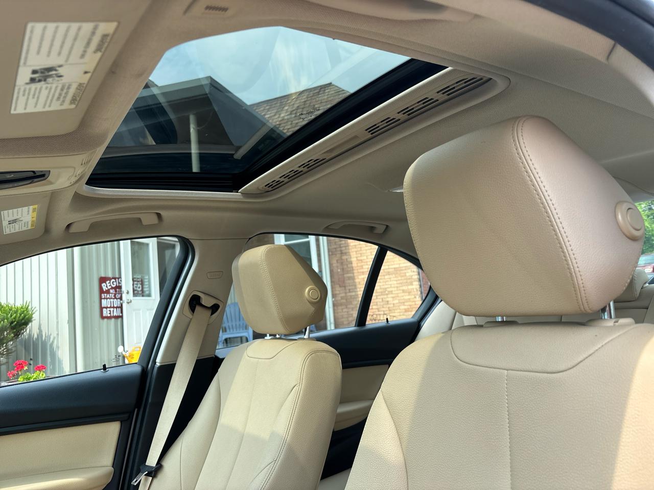 BMW 3-Series 320i xDrive Sedan 2017