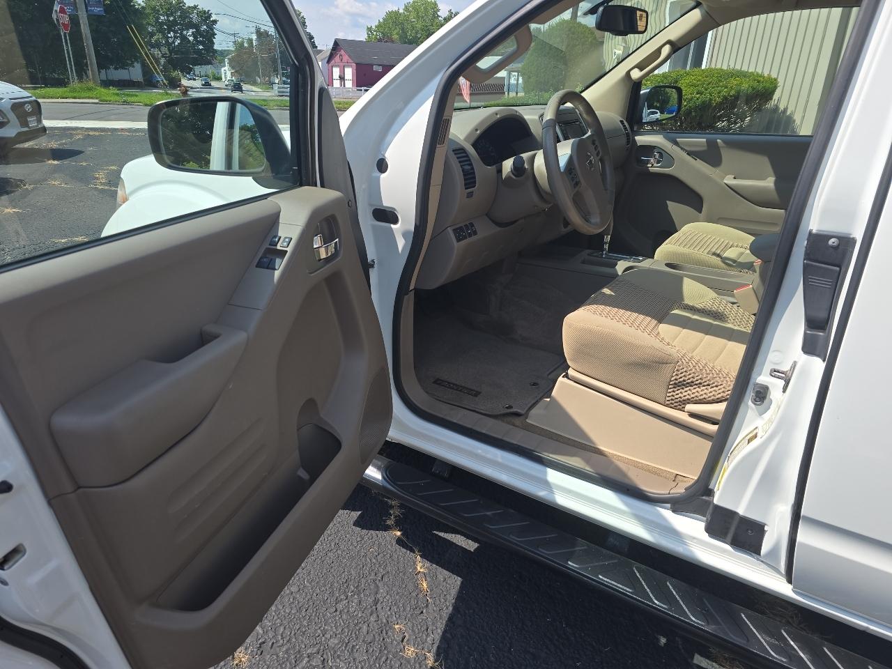 Nissan Frontier SV Crew Cab V6 2015