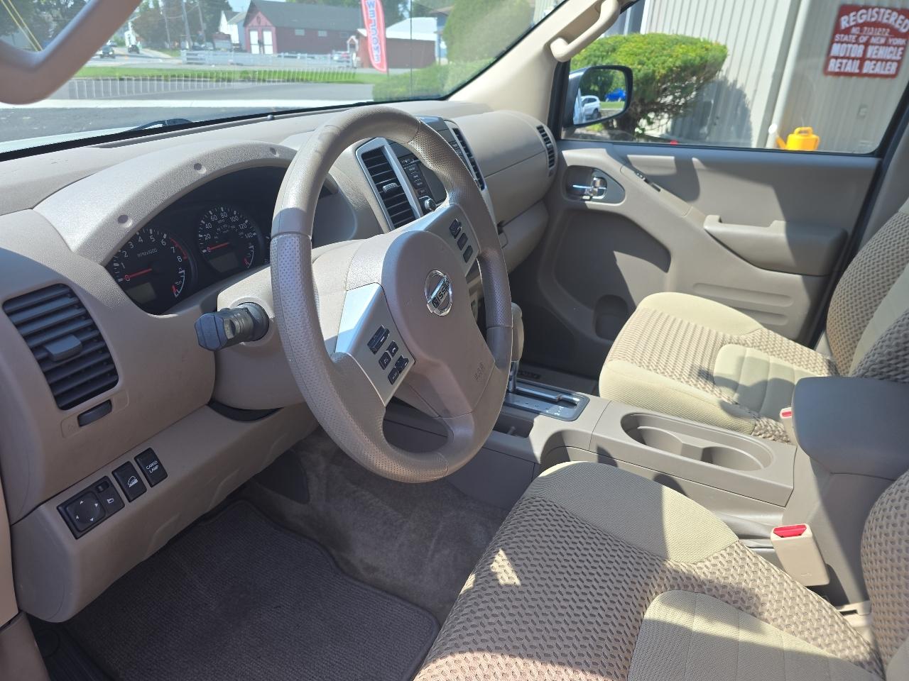 Nissan Frontier SV Crew Cab V6 2015