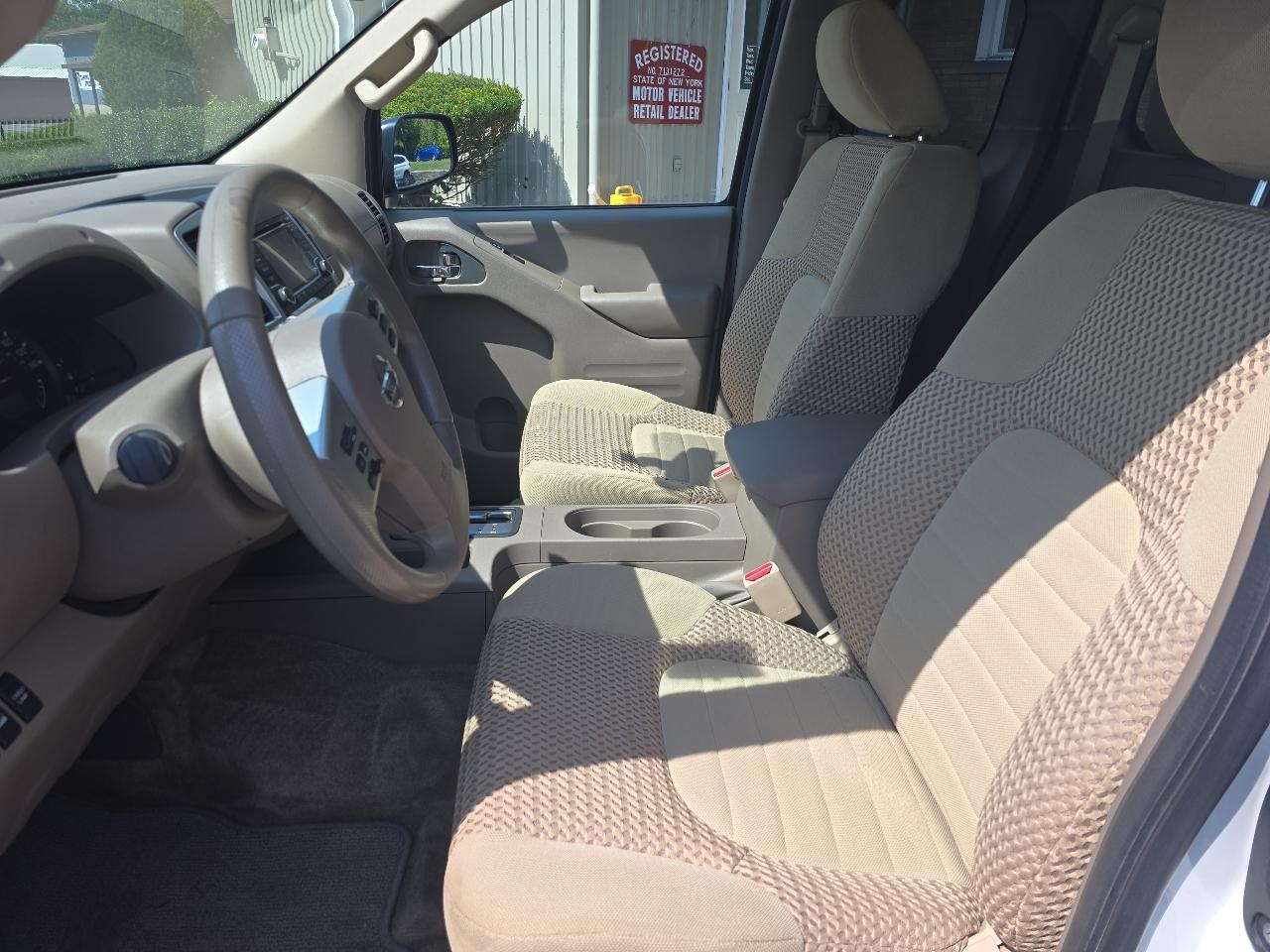 Nissan Frontier SV Crew Cab V6 2015