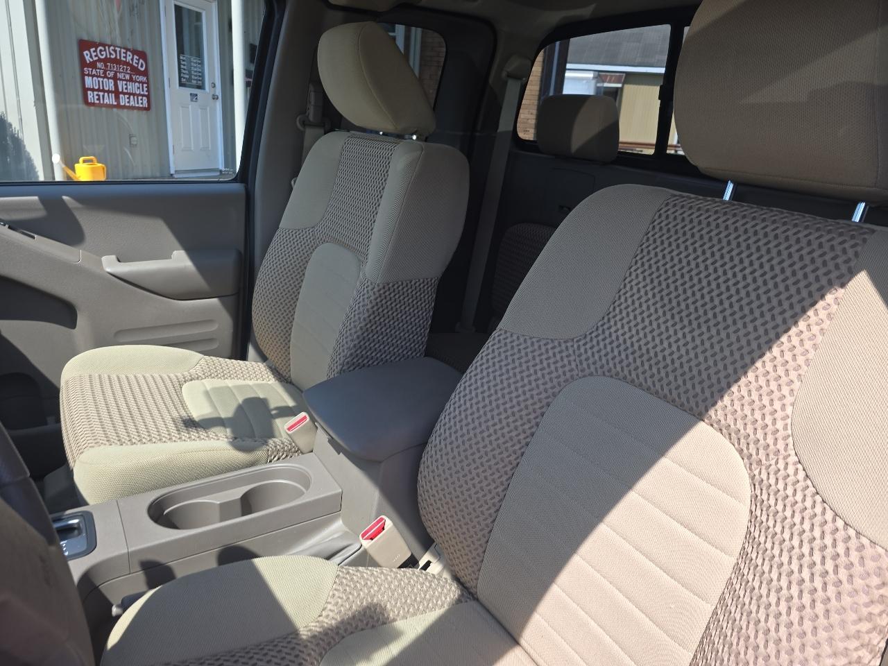 Nissan Frontier SV Crew Cab V6 2015