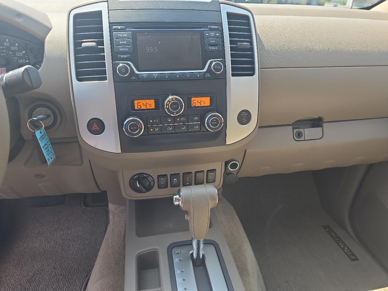 Nissan Frontier SV Crew Cab V6 2015