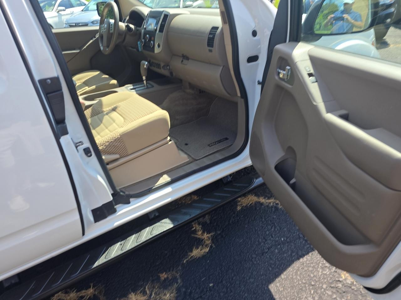 Nissan Frontier SV Crew Cab V6 2015
