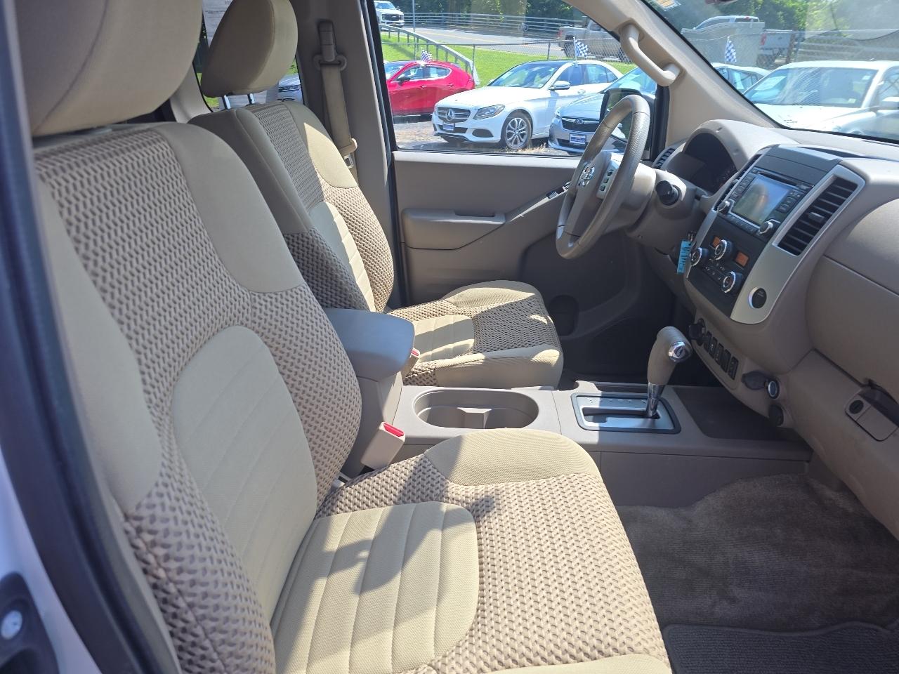 Nissan Frontier SV Crew Cab V6 2015