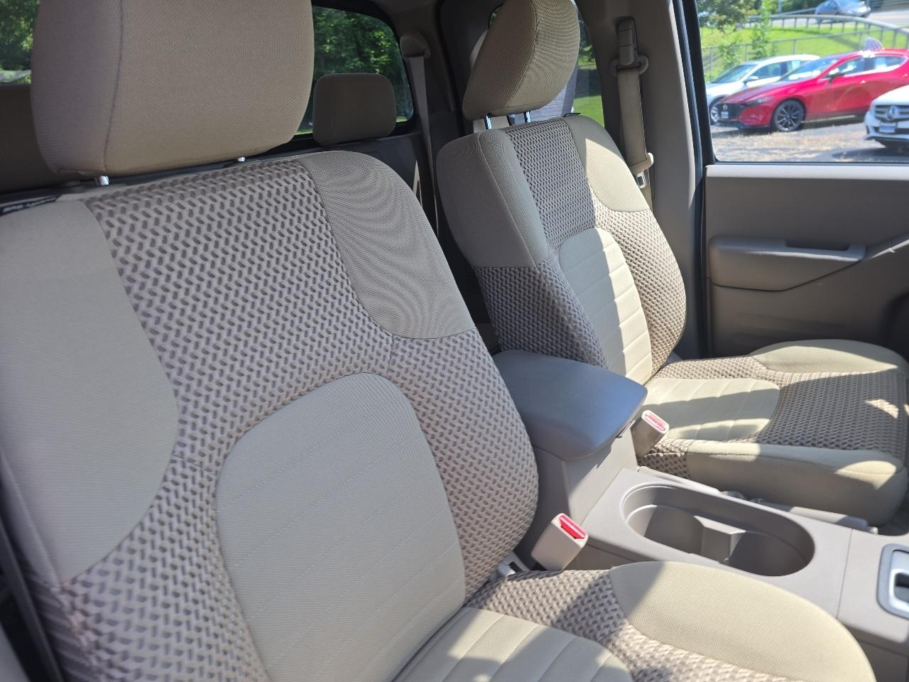 Nissan Frontier SV Crew Cab V6 2015