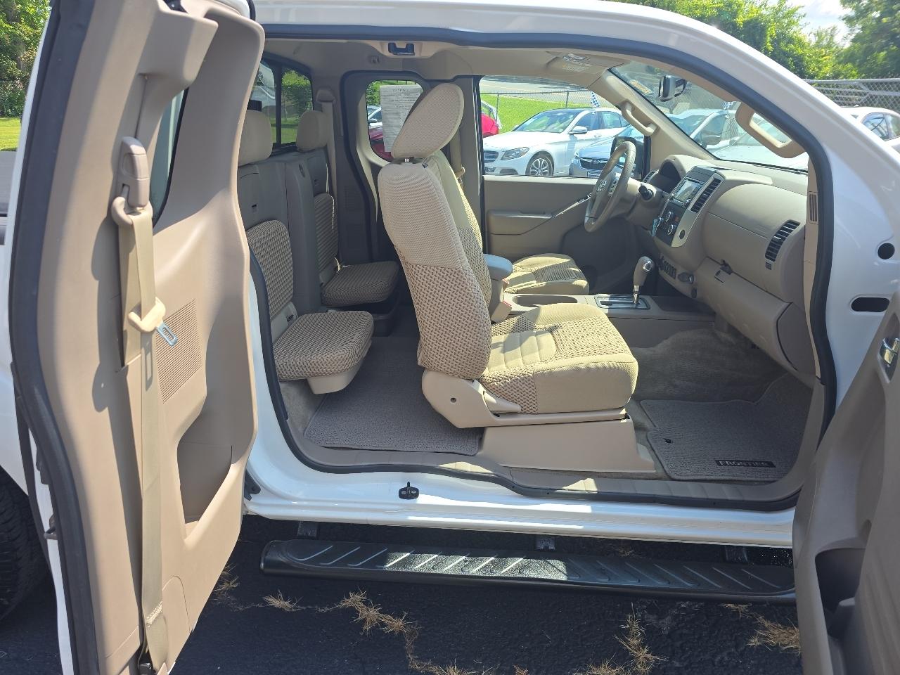 Nissan Frontier SV Crew Cab V6 2015