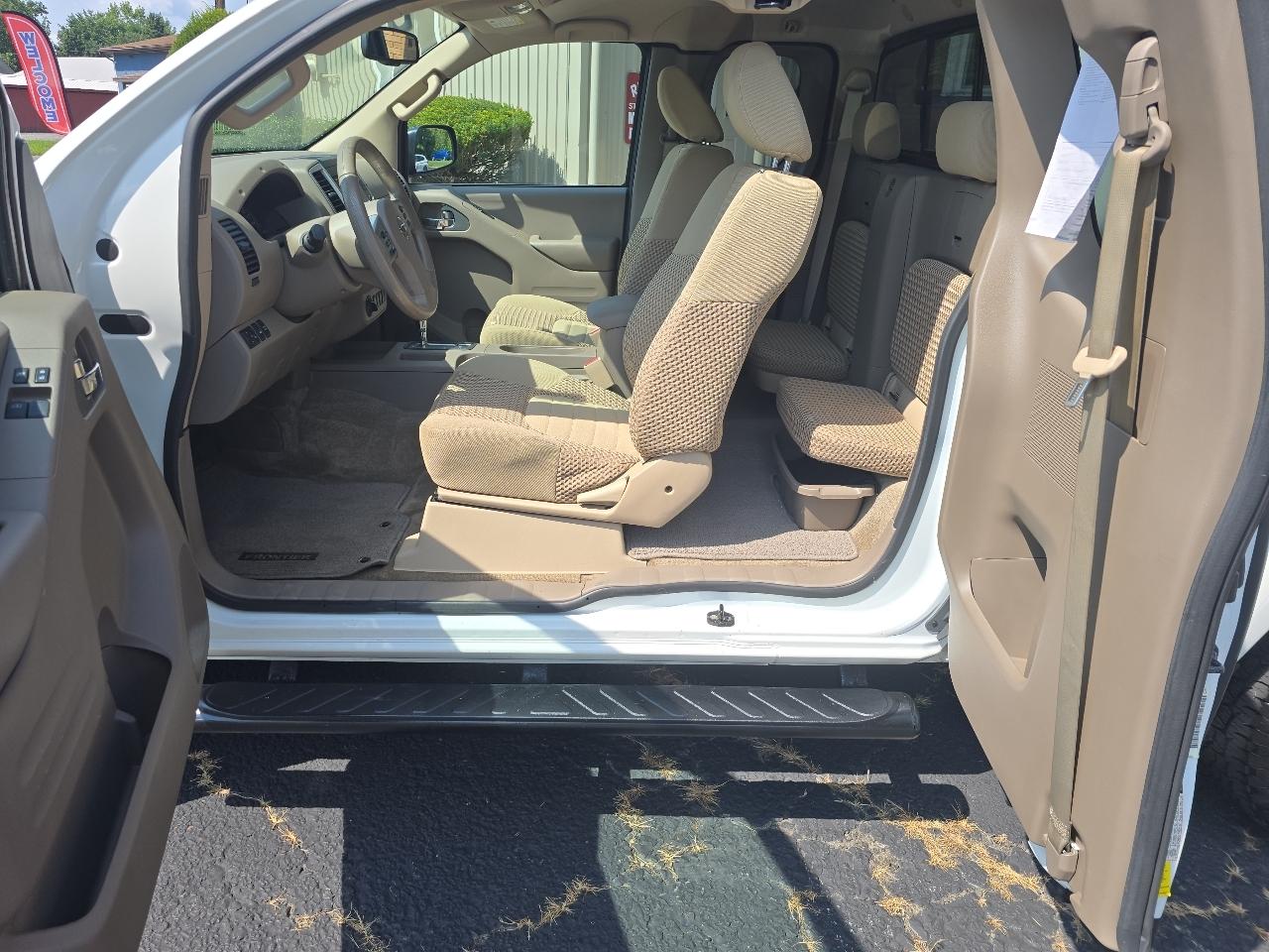 Nissan Frontier SV Crew Cab V6 2015