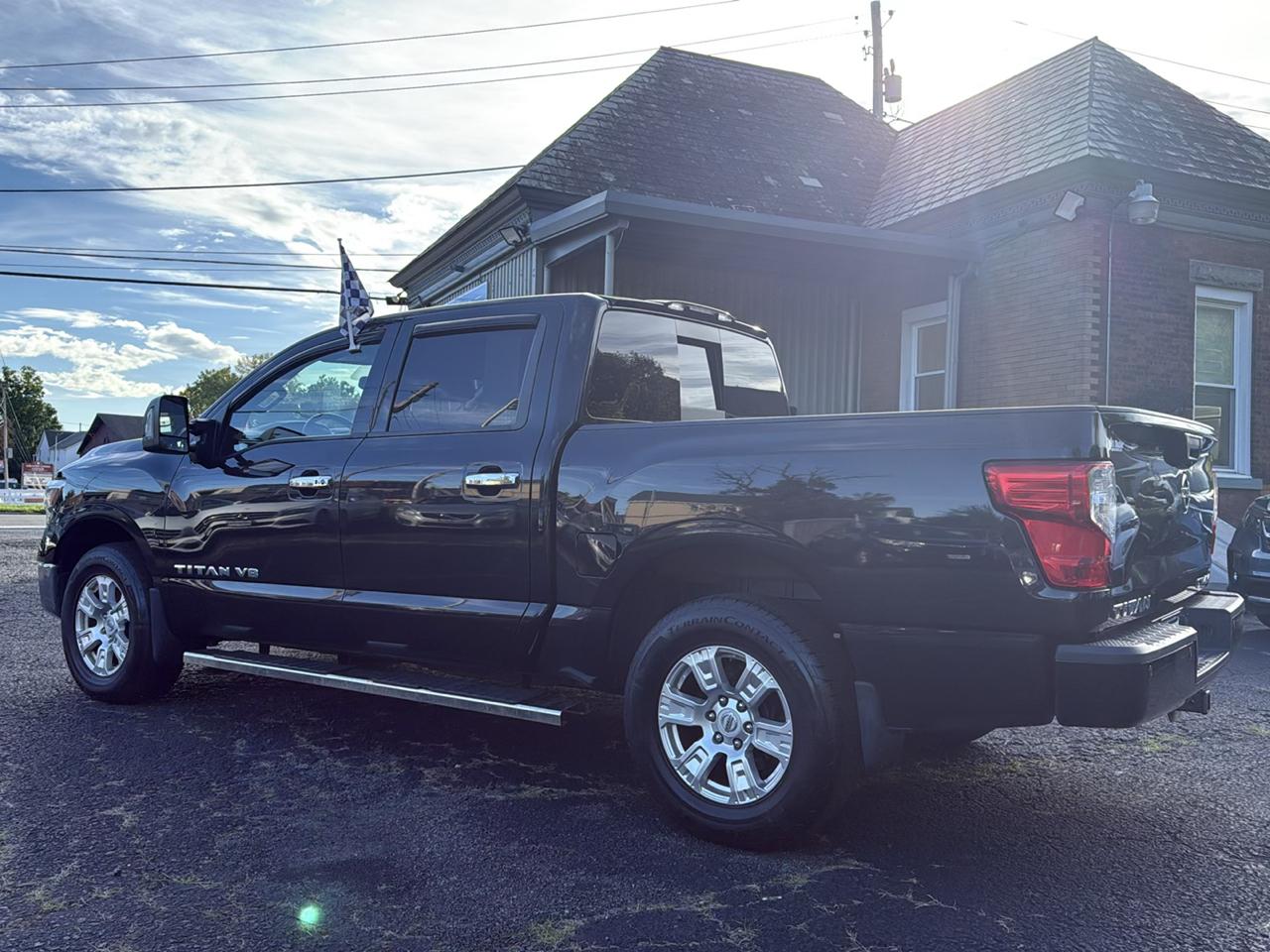Nissan Titan SV Crew Cab 4WD 2019