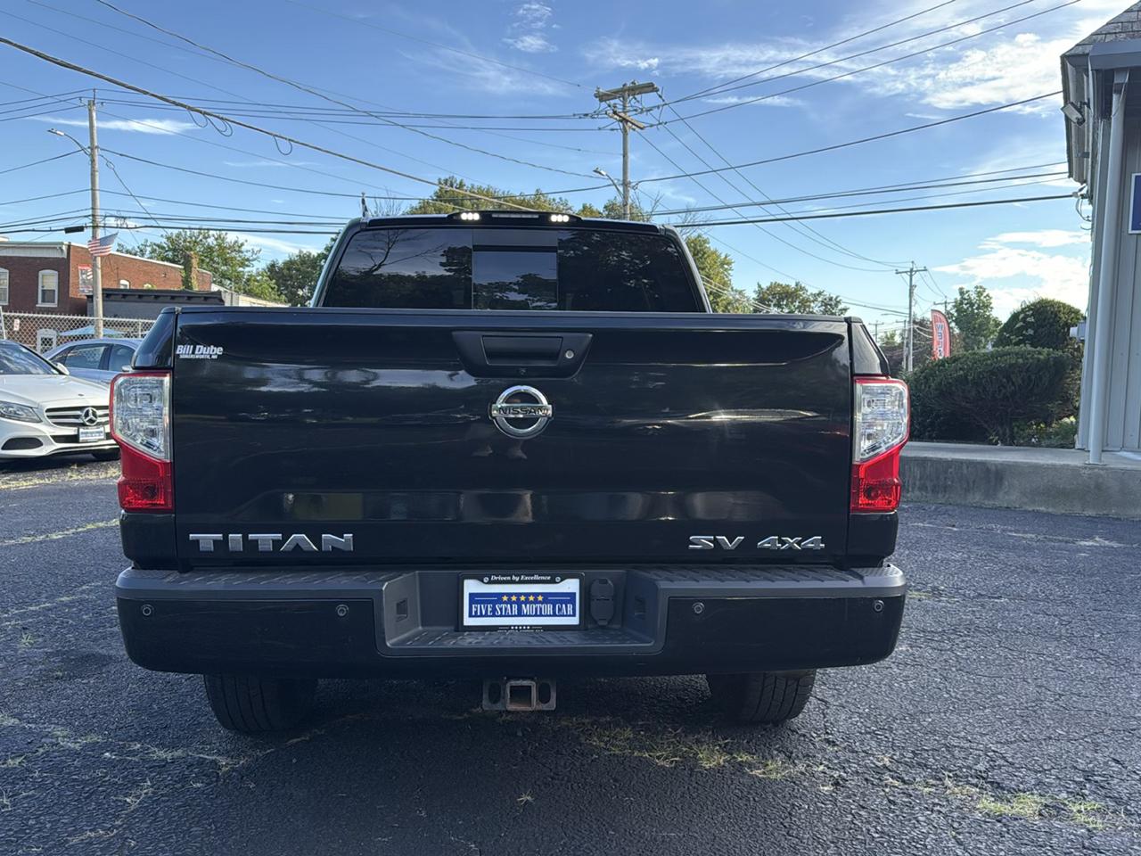 Nissan Titan SV Crew Cab 4WD 2019