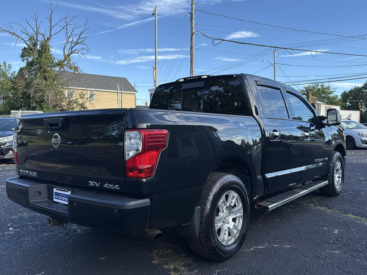 Nissan Titan SV Crew Cab 4WD 2019