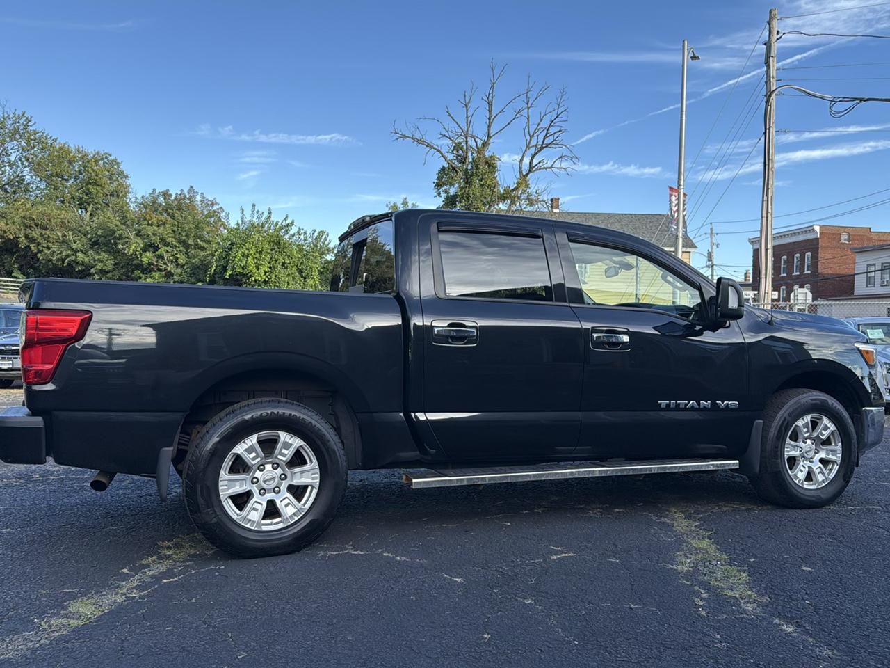 Nissan Titan SV Crew Cab 4WD 2019
