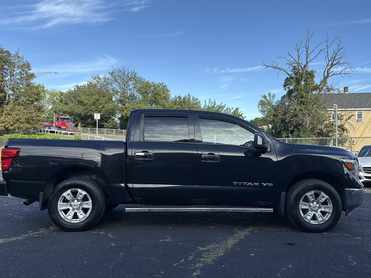 Nissan Titan SV Crew Cab 4WD 2019