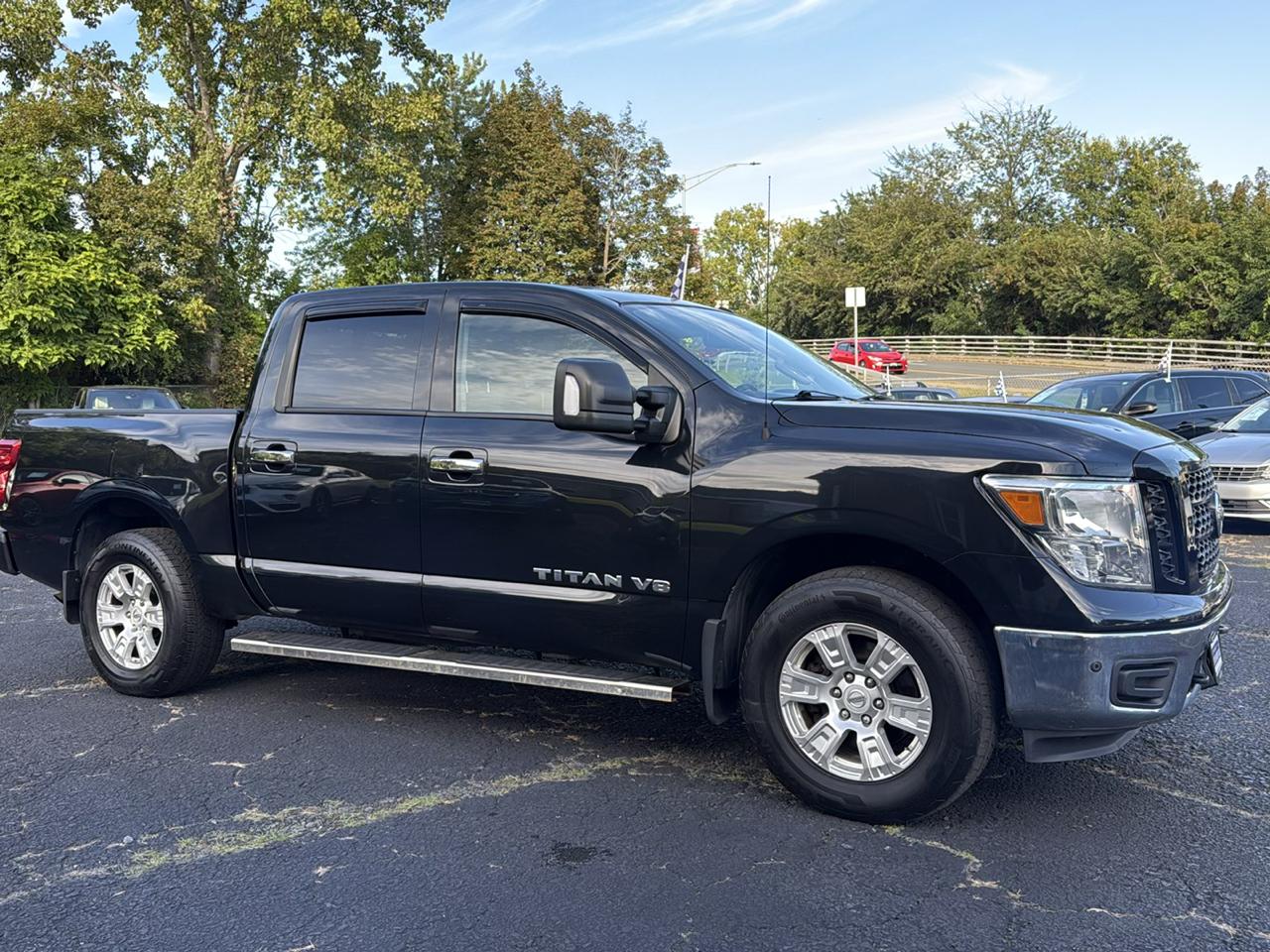 Nissan Titan SV Crew Cab 4WD 2019