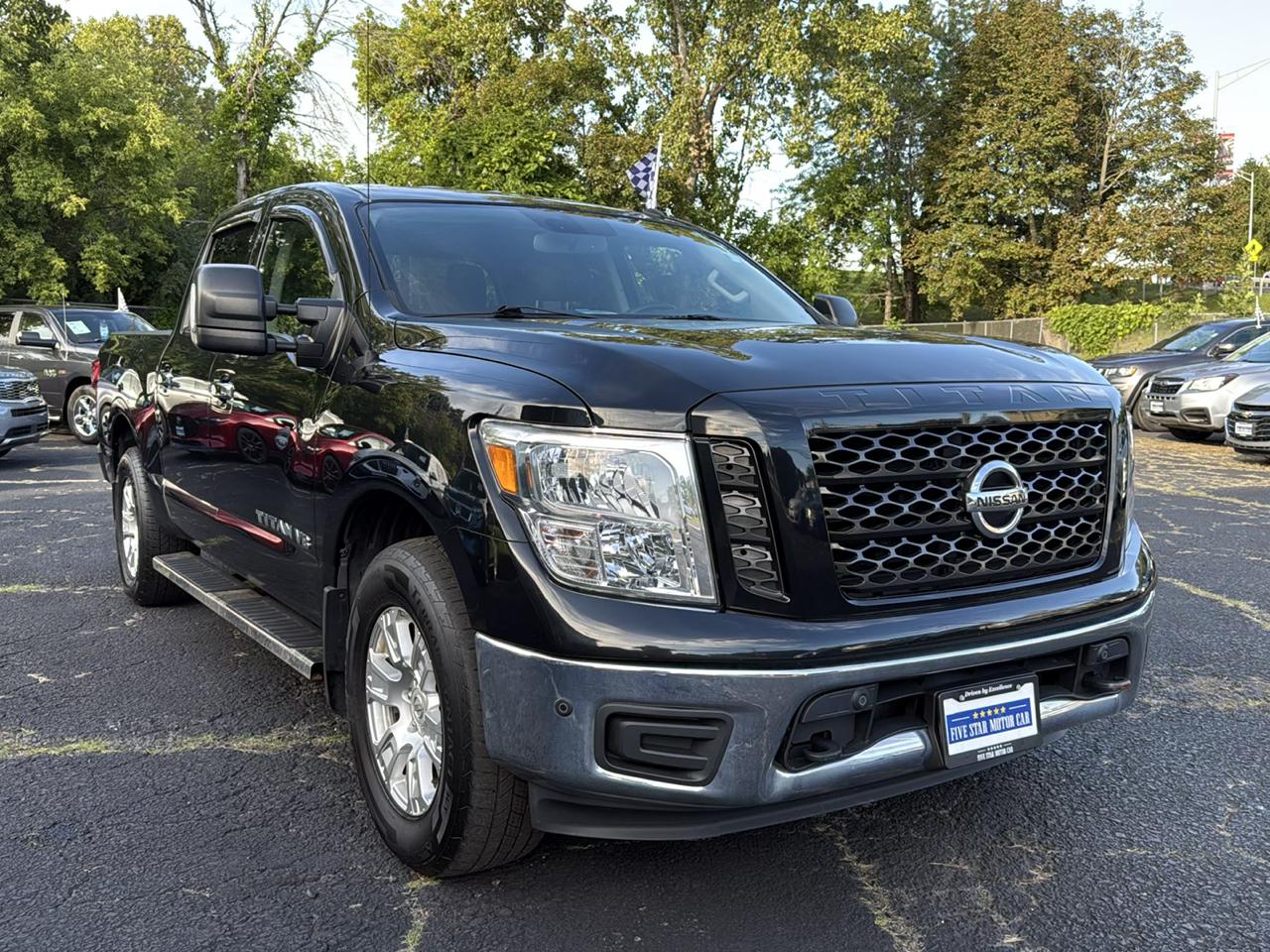 Nissan Titan SV Crew Cab 4WD 2019
