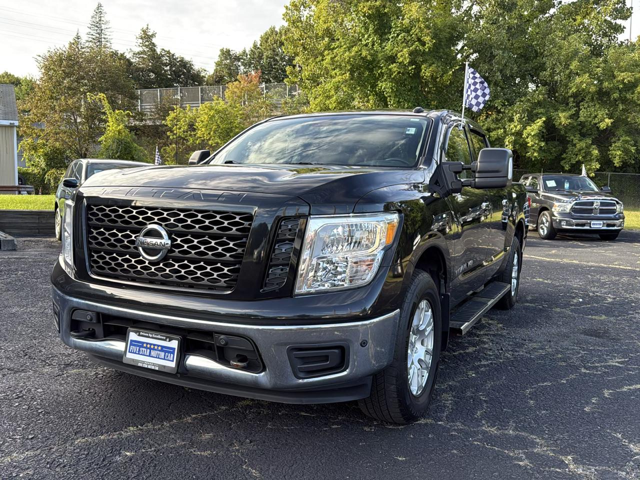 Nissan Titan SV Crew Cab 4WD 2019