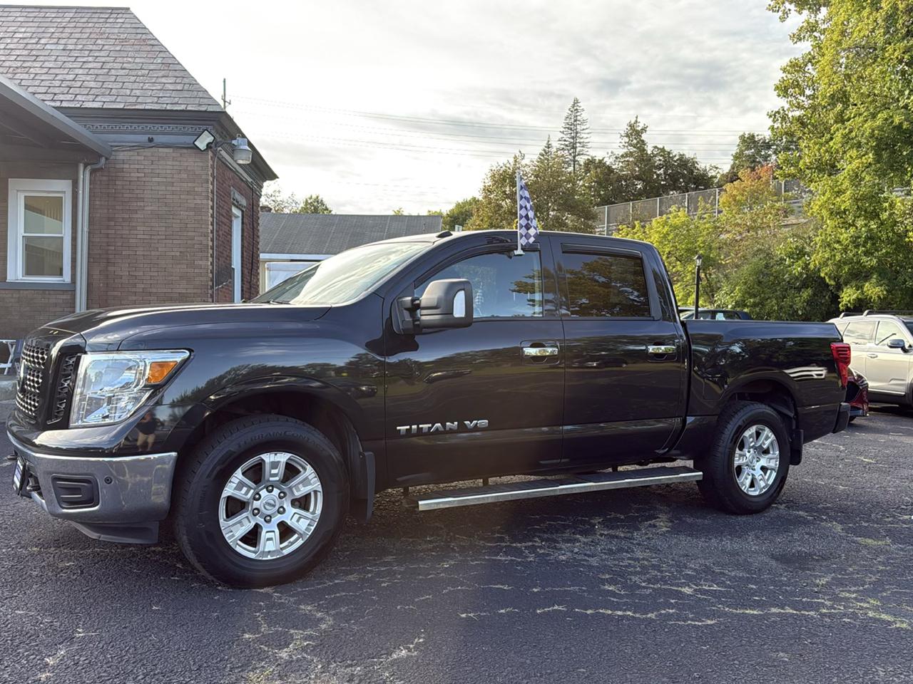 Nissan Titan SV Crew Cab 4WD 2019