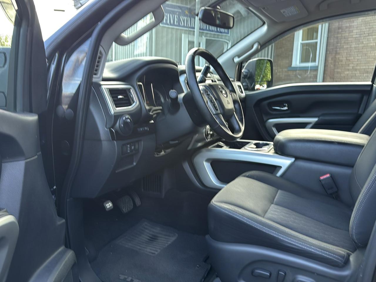 Nissan Titan SV Crew Cab 4WD 2019