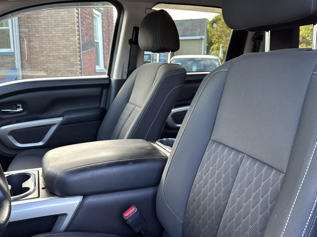 Nissan Titan SV Crew Cab 4WD 2019