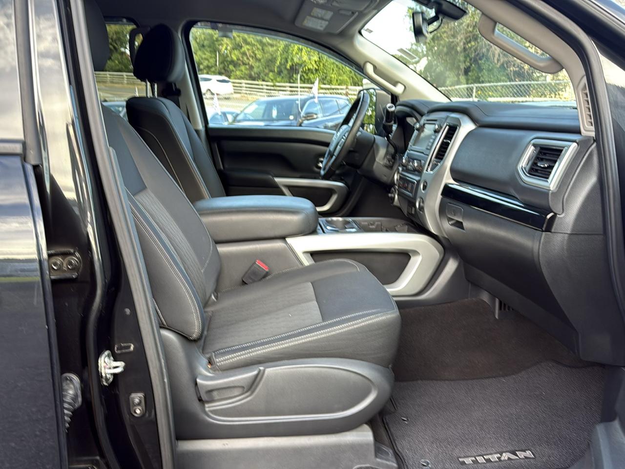 Nissan Titan SV Crew Cab 4WD 2019