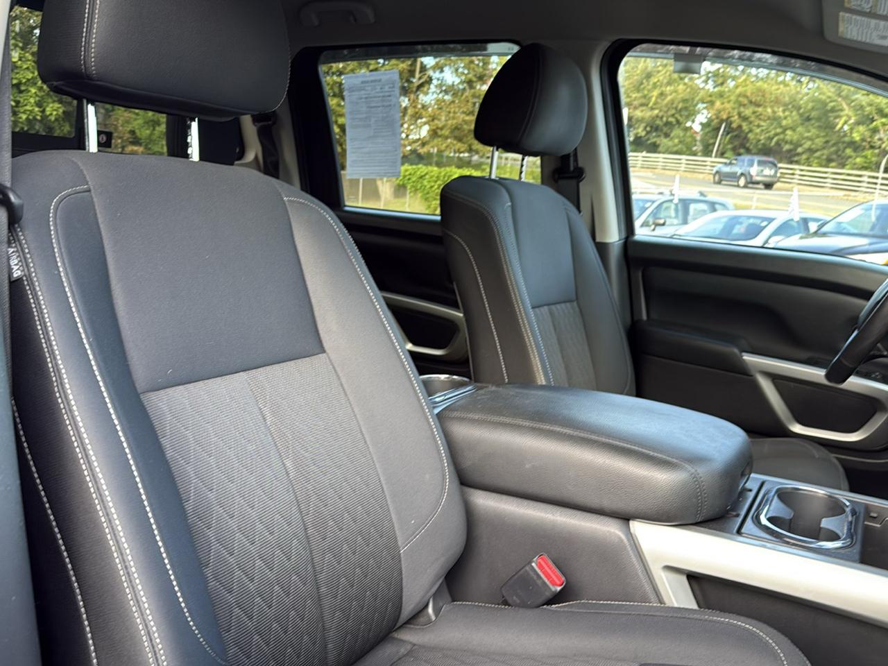 Nissan Titan SV Crew Cab 4WD 2019