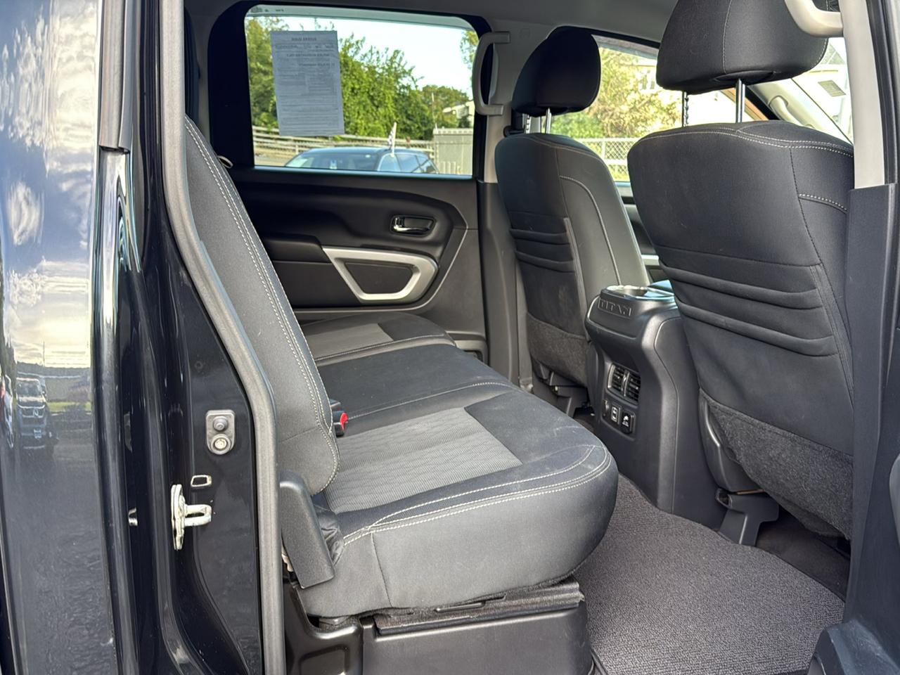 Nissan Titan SV Crew Cab 4WD 2019