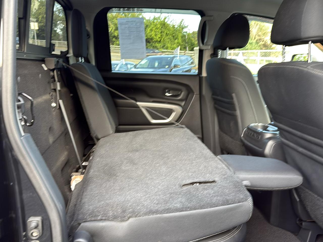 Nissan Titan SV Crew Cab 4WD 2019