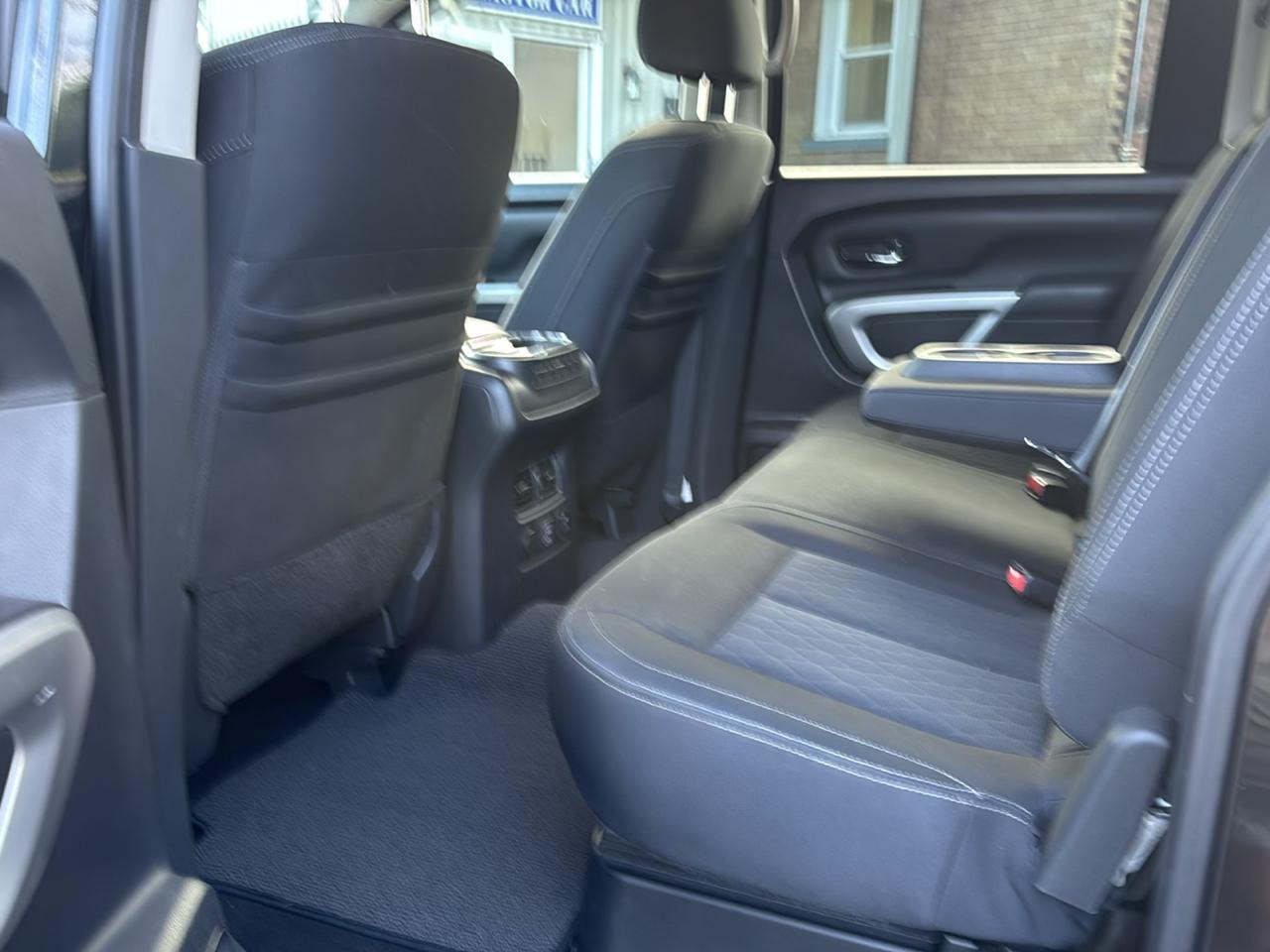 Nissan Titan SV Crew Cab 4WD 2019