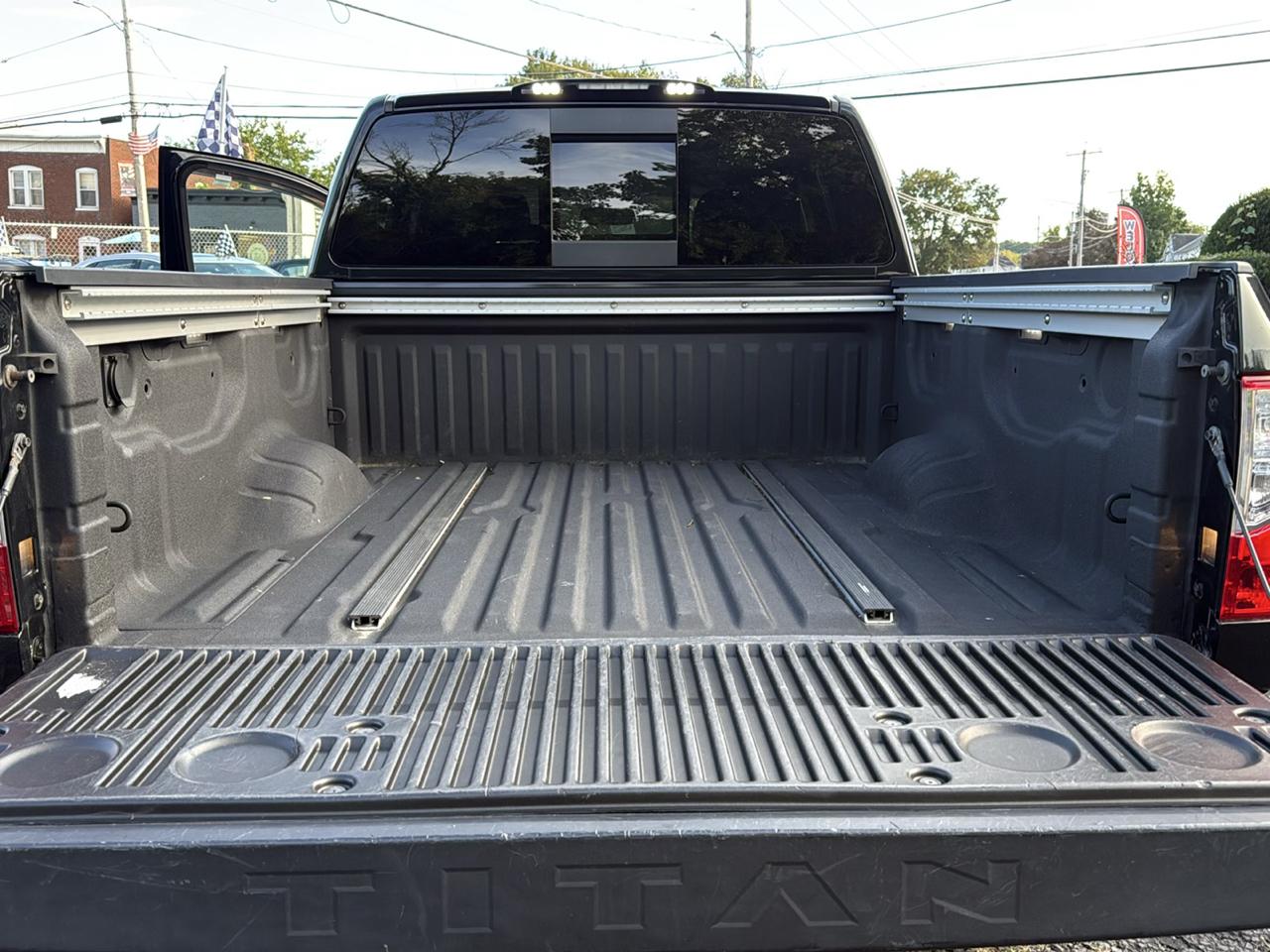 Nissan Titan SV Crew Cab 4WD 2019