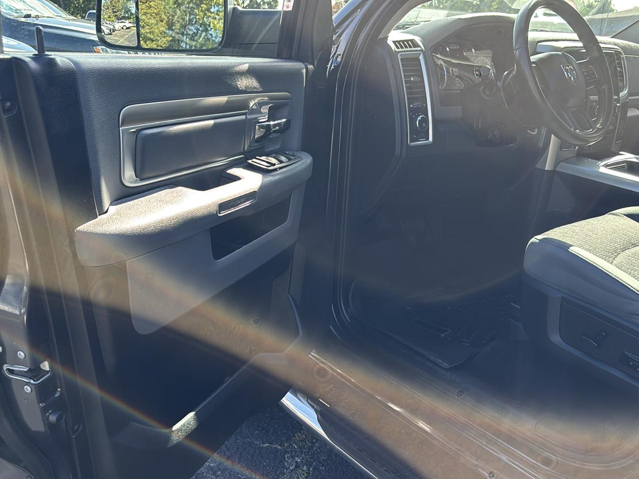 RAM 1500 4WD Quad Cab 140.5" Big Horn 2016