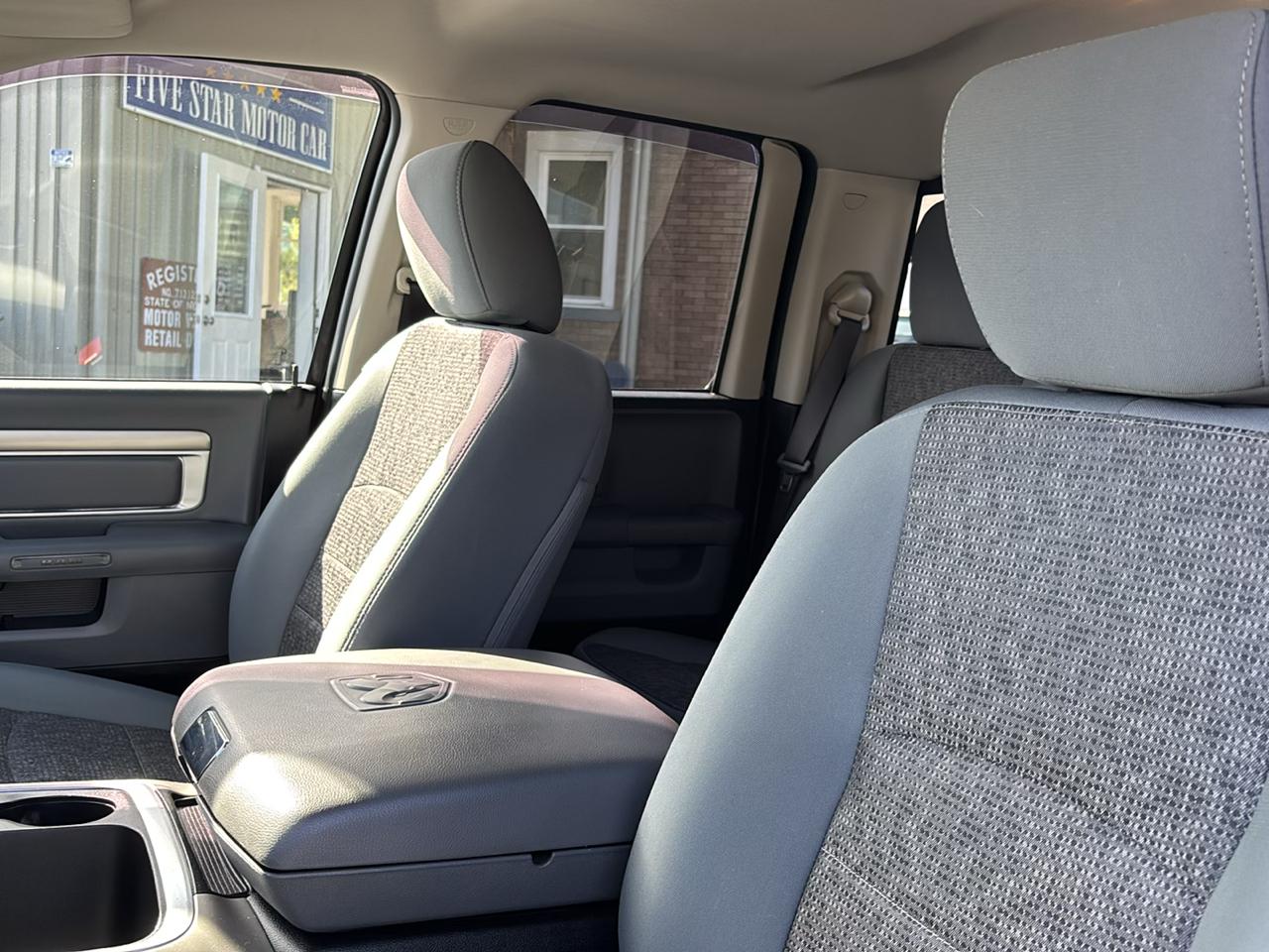 RAM 1500 4WD Quad Cab 140.5" Big Horn 2016