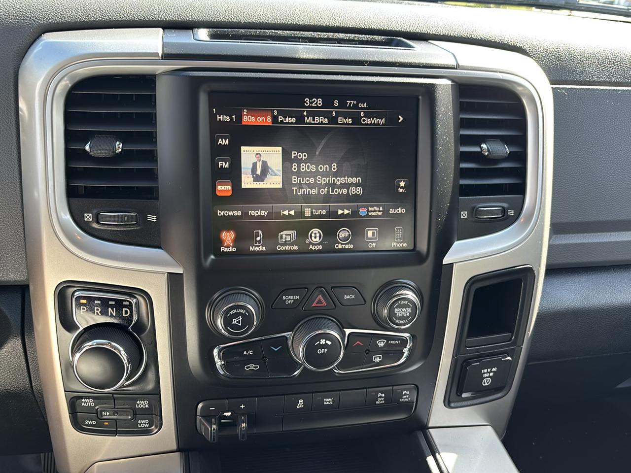 RAM 1500 4WD Quad Cab 140.5" Big Horn 2016